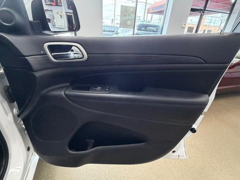 Used 2021 Jeep Grand Cherokee Laredo X AWD/4WD image 38