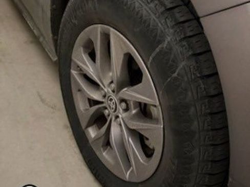 Used 2022 Toyota Sienna XLE w/ XLE Plus Package image 5