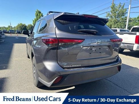 Used 2023 Toyota Highlander XLE AWD/4WD image 13