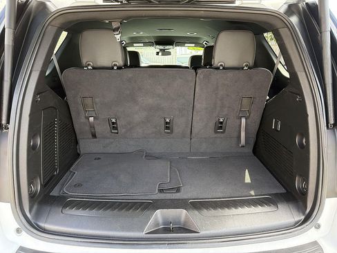 Used 2024 GMC Yukon SLT RWD image 25