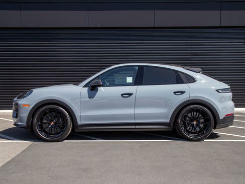New 2026 Porsche Cayenne Turbo GT AWD/4WD image 2