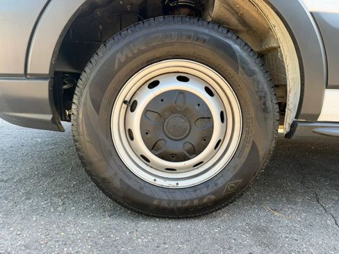 Used 2018 Ford Transit 250 130 Low Roof RWD image 35