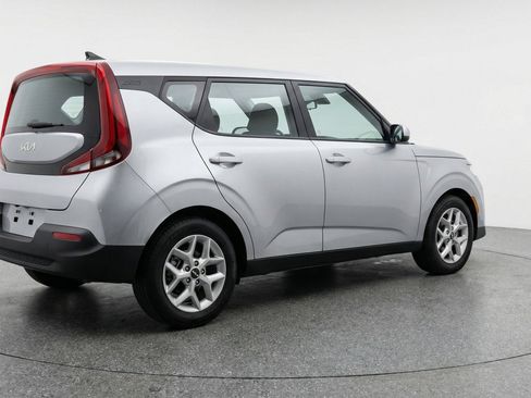Used 2025 Kia Soul LX w/ LX Technology Package FWD image 9