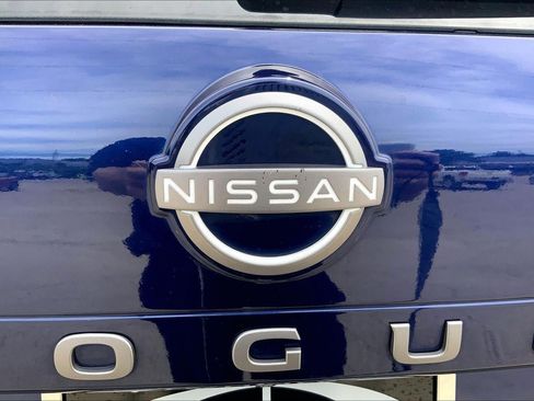 Used 2025 Nissan Rogue SV FWD image 8