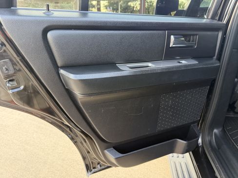 Used 2016 Ford Expedition XL image 16