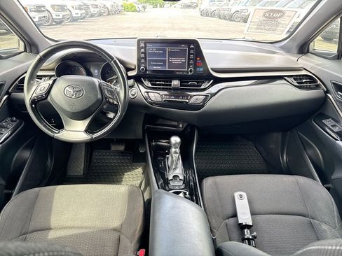 Used 2019 Toyota C-HR XLE FWD image 10