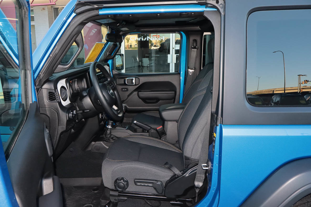 Used 2025 Jeep Wrangler Sport AWD/4WD image 7