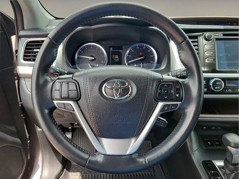 Used 2019 Toyota Highlander XLE FWD image 20