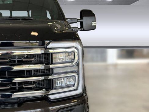Used 2025 Ford F350 King Ranch w/ FX4 Off-Road Package AWD/4WD image 12