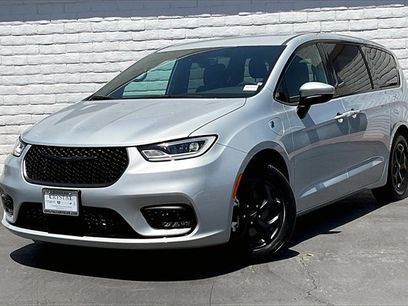 New 2023 Chrysler Pacifica Touring-L w/ S Appearance Package