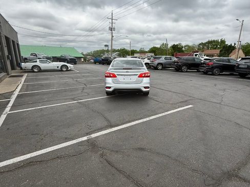 Used 2019 Nissan Sentra SR w/ Exterior Package FWD image 12