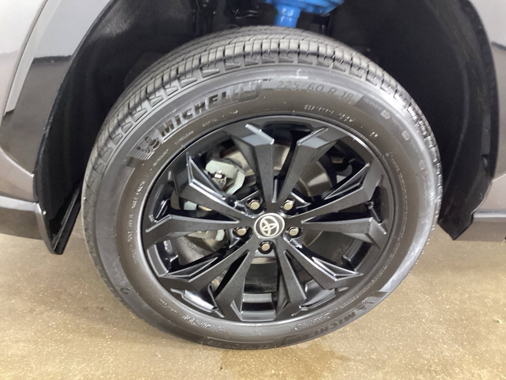 Used 2022 Toyota RAV4 XSE AWD/4WD image 32
