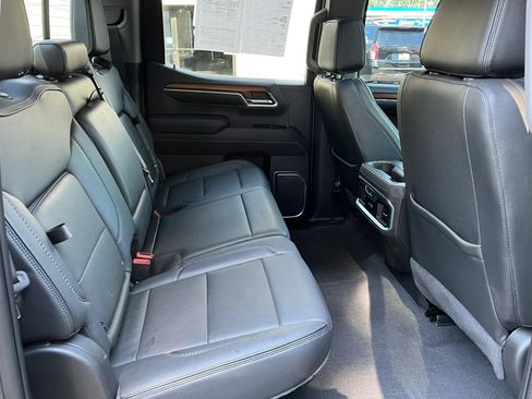 Used 2023 GMC Sierra 1500 Denali w/ Denali Reserve Package AWD/4WD image 9