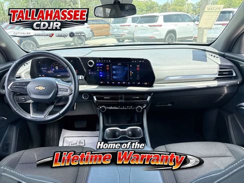Used 2024 Chevrolet Traverse LT FWD image 29
