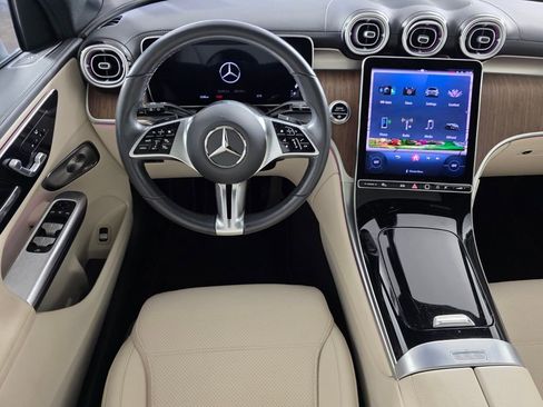 Used 2023 Mercedes-Benz GLC 300 4MATIC image 13