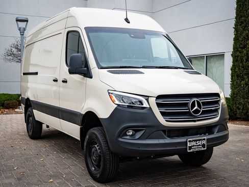 Used 2024 Mercedes-Benz Sprinter 2500 image 5