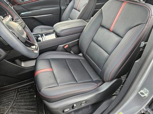 Certified 2025 Chevrolet Traverse RS w/ LPO, Floor Liner Package image 14