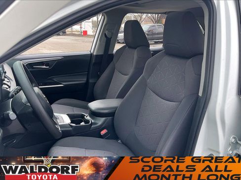 Used 2019 Toyota RAV4 XLE w/ Carpet Mat Package image 30