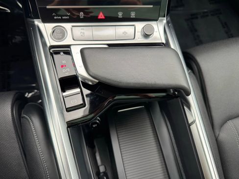 Used 2021 Audi e-tron Prestige w/ Prestige Package image 42