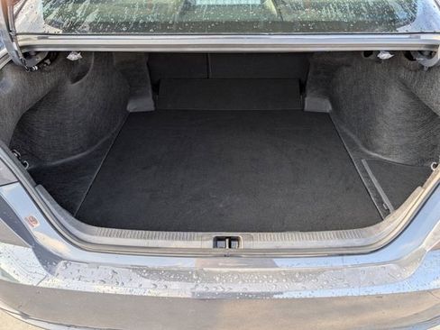 Used 2025 Toyota Camry SE image 28