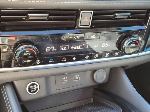 Used 2023 Nissan Rogue SL w/ SL Premium Package image 30