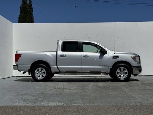 Used 2017 Nissan Titan SV AWD/4WD image 2