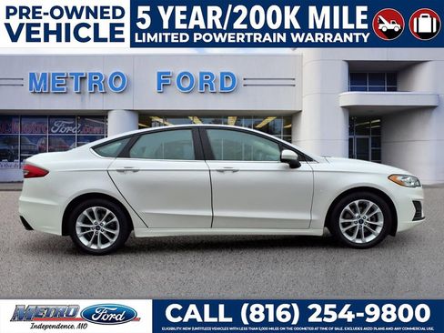 Used 2020 Ford Fusion SE image 2