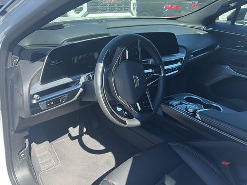 Used 2026 Cadillac Lyriq Signature Luxury AWD/4WD image 4