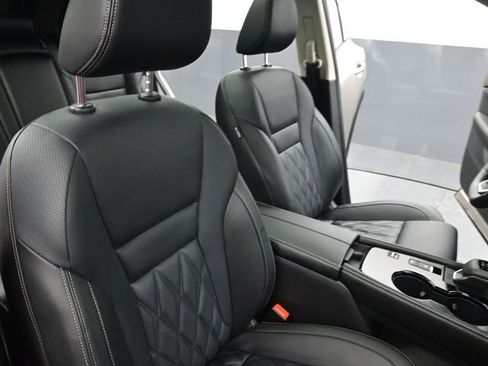 Used 2025 Mercedes-Benz GLE 350 4MATIC image 3