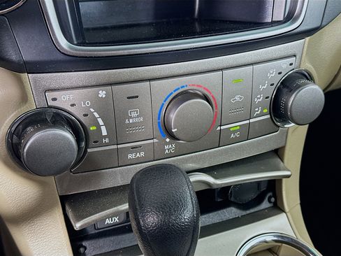 Used 2013 Toyota Highlander Plus image 23