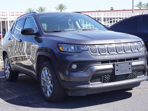 Used 2022 Jeep Compass Latitude image 3