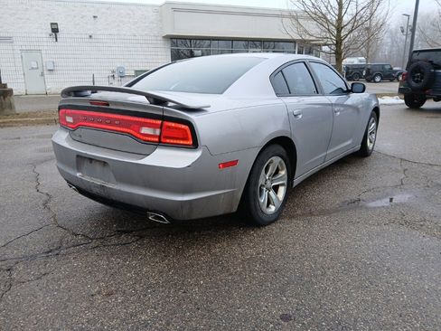 Used 2013 Dodge Charger SE w/ Sport Appearance Group image 5