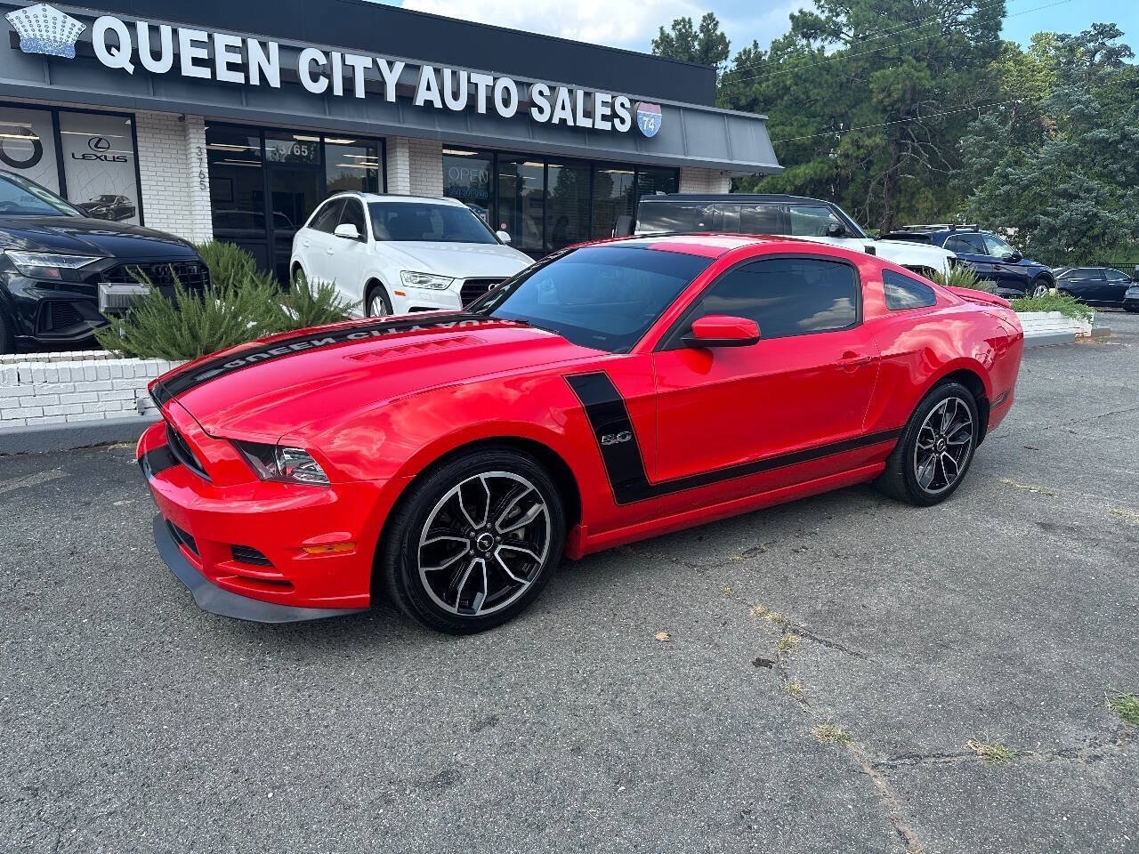 Used 2013 Ford Mustang GT Premium w/ Comfort Pkg RWD image 3