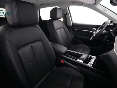 Used 2023 Audi e-tron Premium Plus w/ Premium Plus Package AWD/4WD image 23