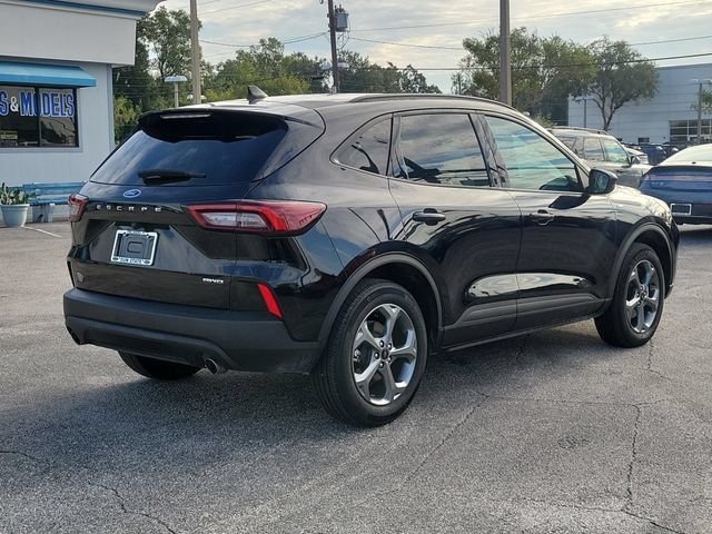 Certified 2025 Ford Escape ST-Line Select AWD/4WD image 6