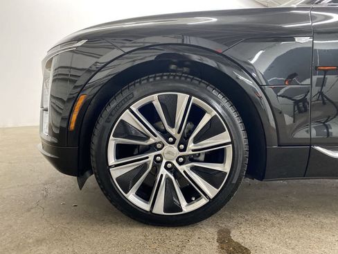 Used 2024 Cadillac Lyriq Luxury AWD/4WD image 12