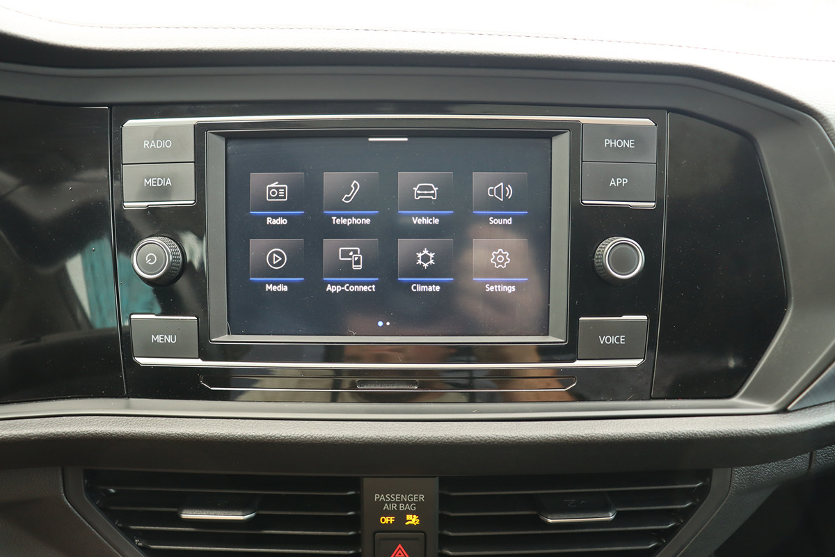 Used 2022 Volkswagen Jetta SE FWD image 34