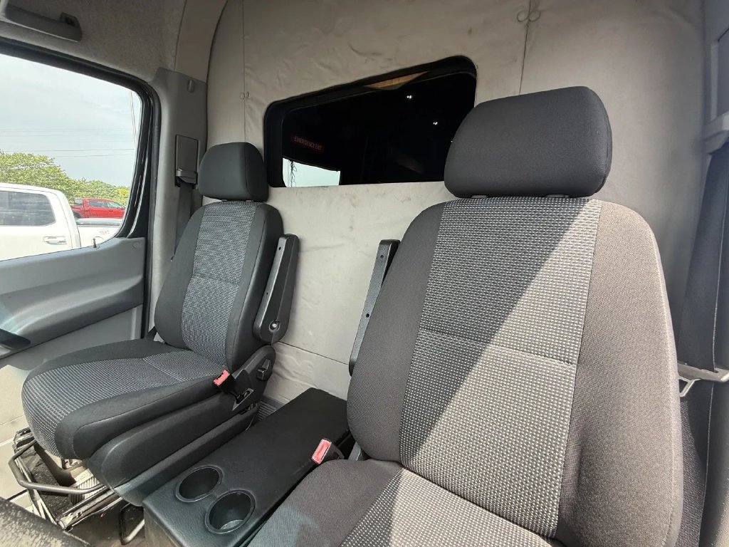 Used 2011 Mercedes-Benz Sprinter 2500 image 9