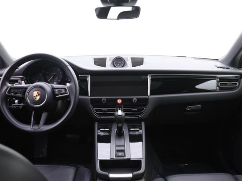Certified 2024 Porsche Macan image 18