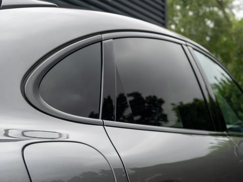 Certified 2024 Porsche Cayenne Coupe AWD/4WD image 18