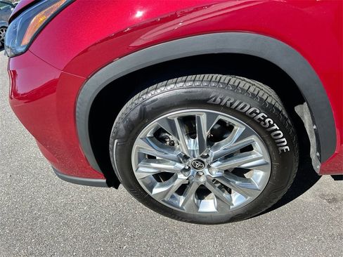 Used 2023 Toyota Highlander Limited image 44