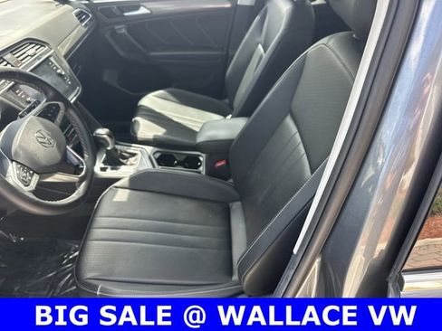 Certified 2022 Volkswagen Tiguan SE w/ Panoramic Sunroof Package image 18