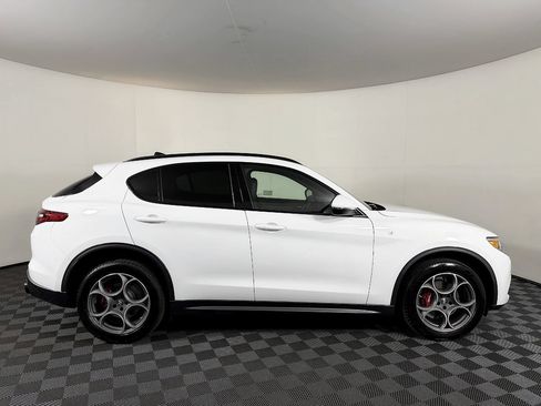 Used 2022 Alfa Romeo Stelvio Ti AWD/4WD image 7