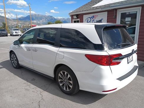 Used 2023 Honda Odyssey EX-L image 3