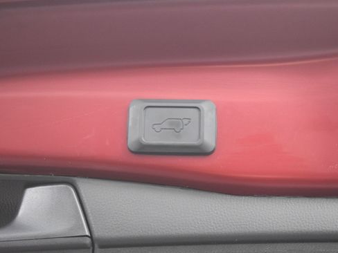 Used 2023 Toyota RAV4 XLE Premium image 12