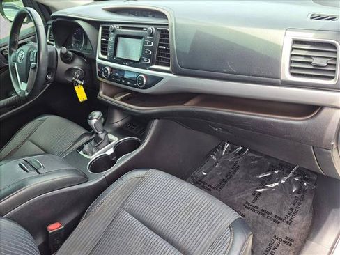 Used 2015 Toyota Highlander Plus FWD image 18