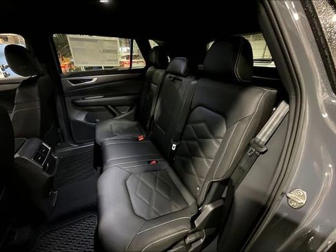 New 2025 Volkswagen Atlas Cross Sport SE image 11