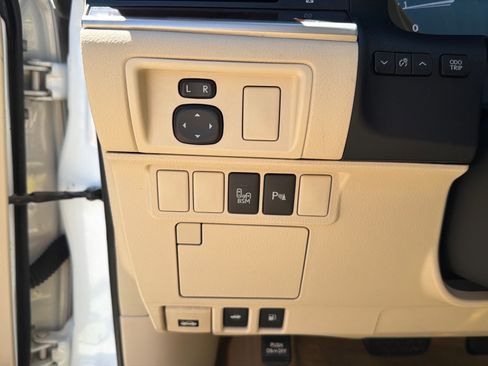 Used 2015 Lexus ES 350 w/ Luxury Package FWD image 11