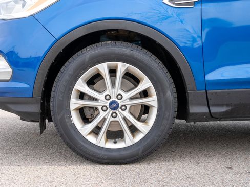 Used 2017 Ford Escape SE w/ Equipment Group 201A image 9