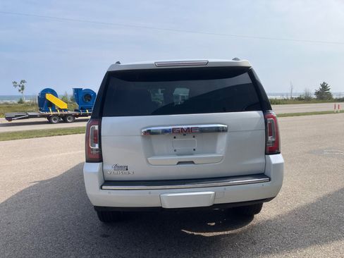 Used 2016 GMC Yukon Denali AWD/4WD image 4